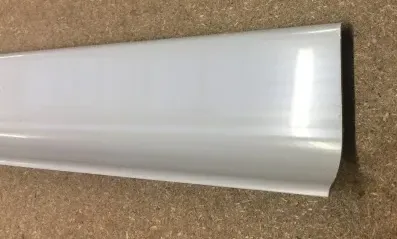 Profilo sguscia in resina sintetica 60x20mm grigio chiaro per raccordo igienico tra parete e pavimento - barre da 2,70 metri