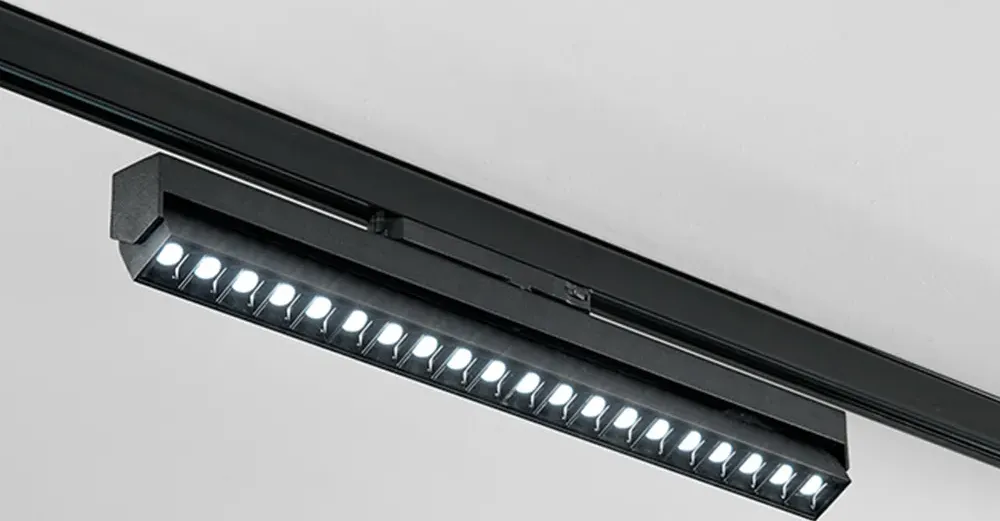 Faretto in alluminio per sistema in binario nero led