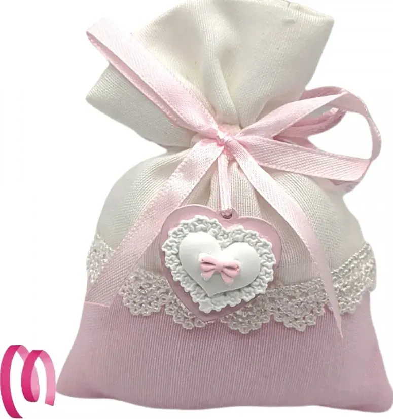 Sacchetto bambina con macramè e gessetto cuore rosa