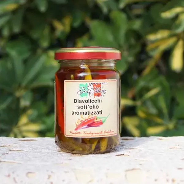 Peperoncini piccanti sott'olio: un condimento calabrese tradizionale