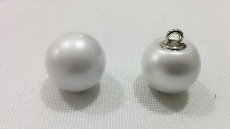 Bottone perla gambo metallo argento bianchi o neri linea 28