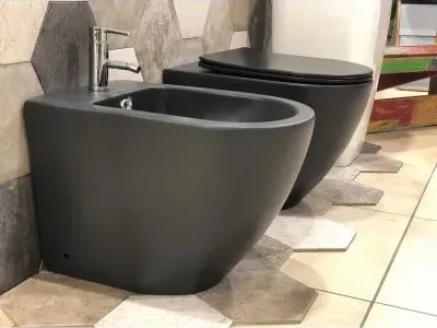 Mitepek - coppia di sanitari wc e bidet a terra ceramica nera sicena rounded