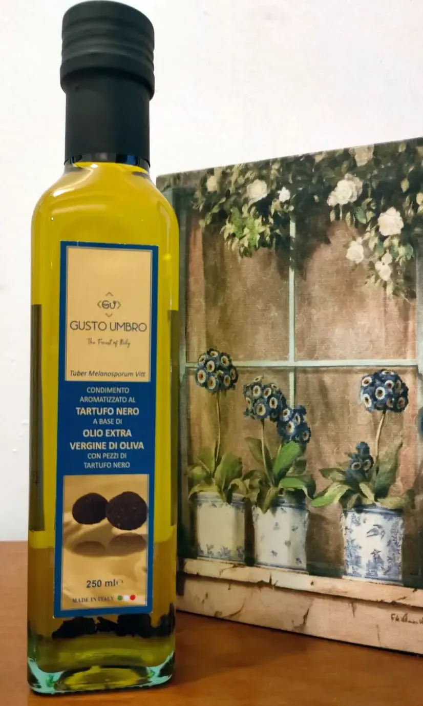 Condimento al tartufo nero estivo con fette di tartufo a base di olio extravergine d'oliva aromatizzato (100% italiano)