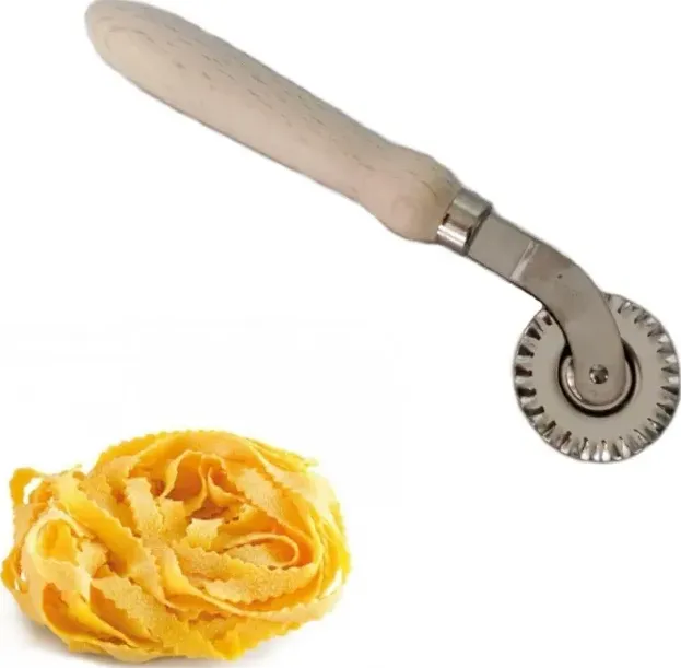 rotella taglia pasta inox con manico legno di ragstore.it